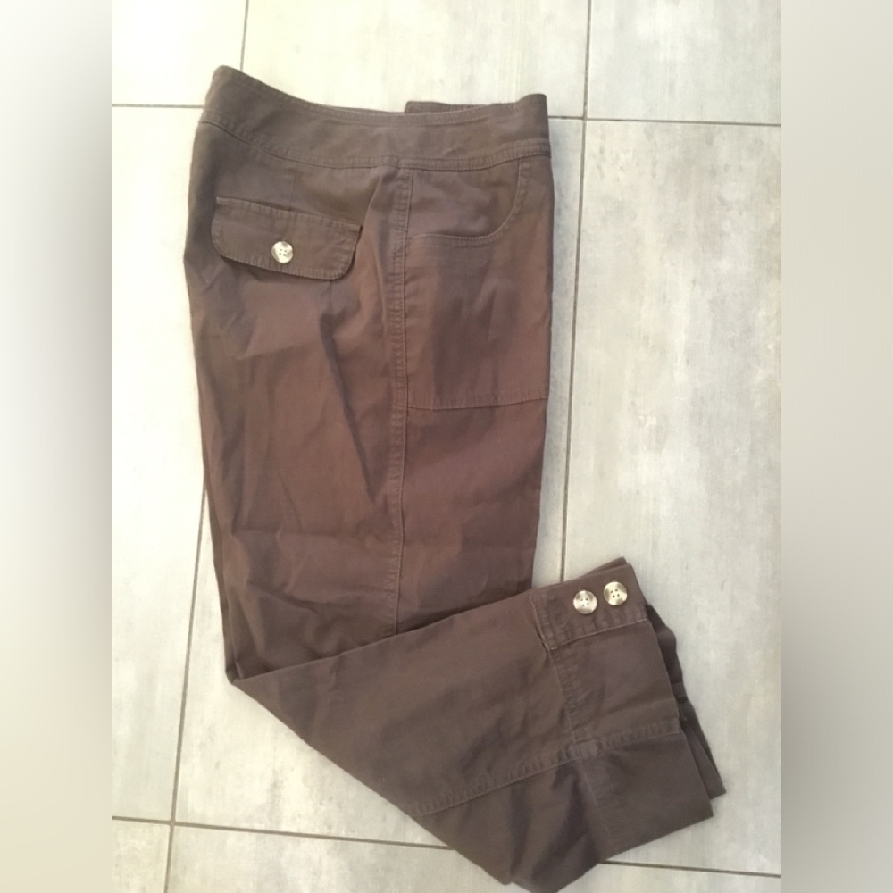 cleo Women's Cotton Capris with Button Cuffs